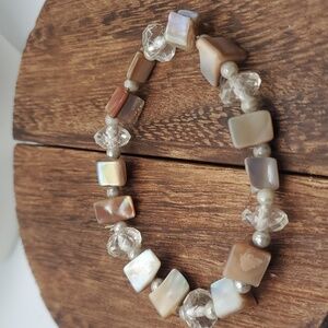 B2326 mother‎ of pearl nugget bracelet stretch